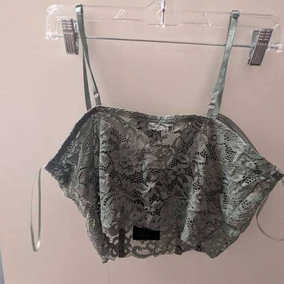 Lace crop top - Picture 2 of 3